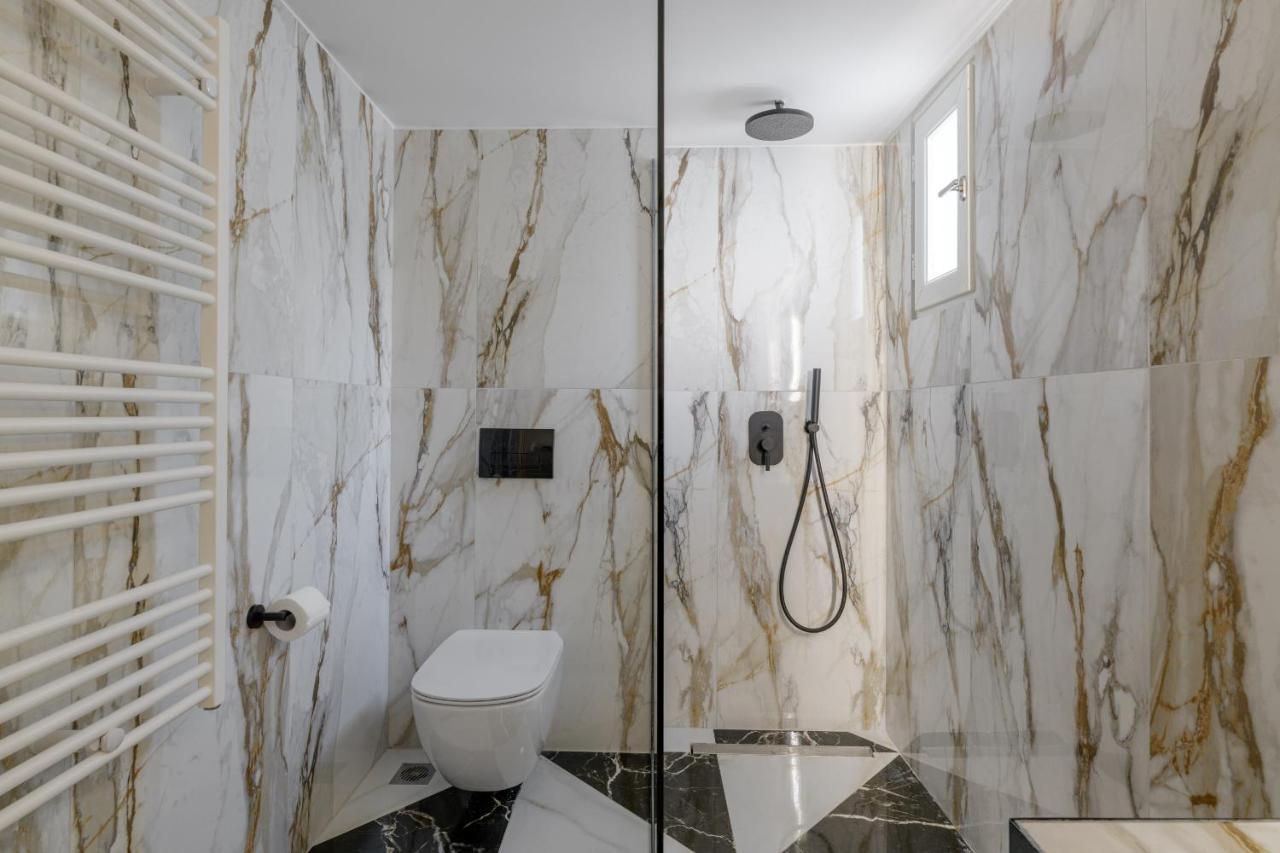 Meno Suite With Private Terrace - Jaccuzzi, Acropolis View Athens Luaran gambar